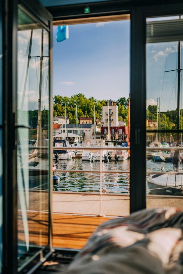 Hausboote Und Ferienhaeuser Marina Muecheln Mucheln Eksteriør bilde