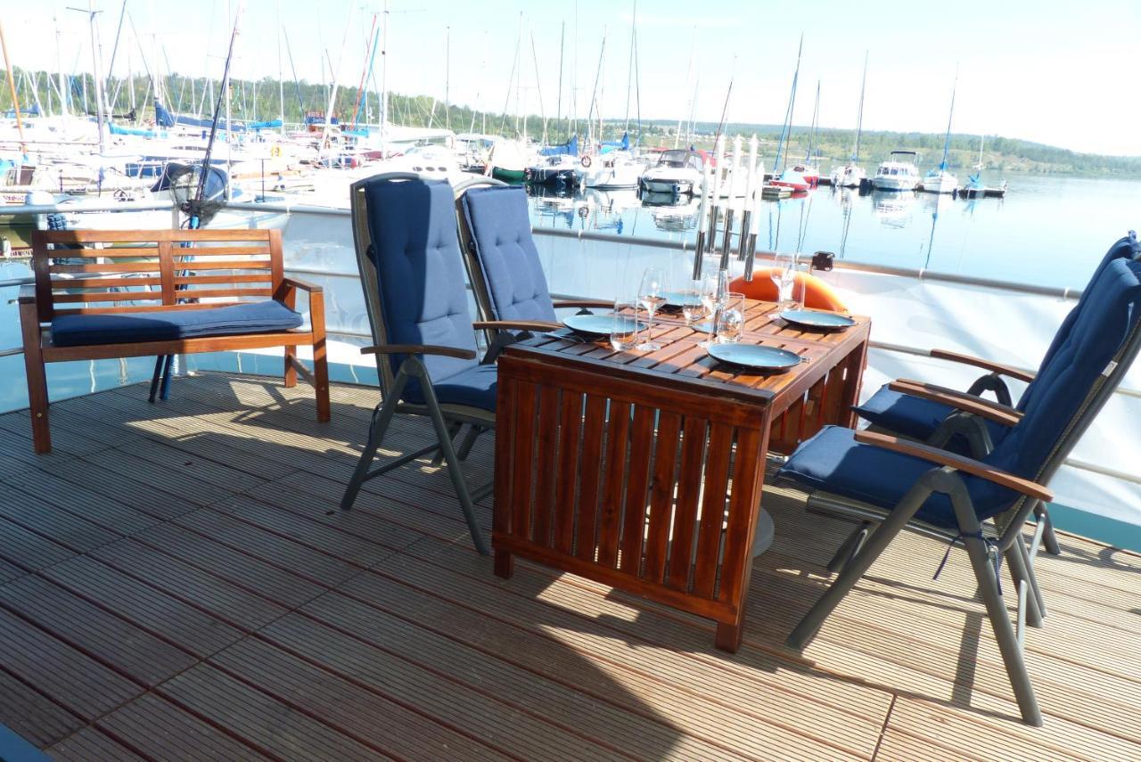 Hausboote Und Ferienhaeuser Marina Muecheln Mucheln Eksteriør bilde